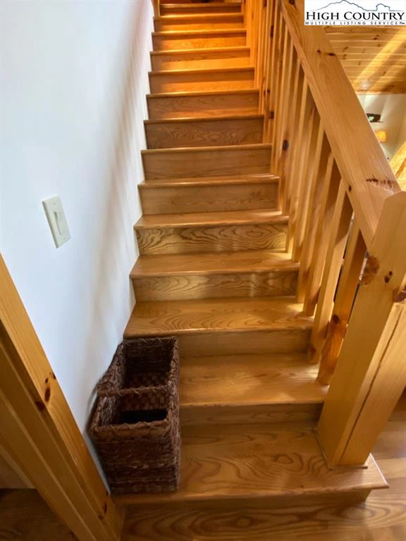 Image number 2 for the current listing