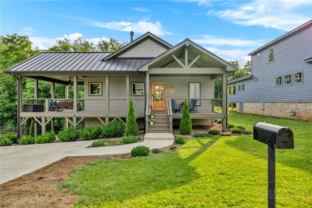 Image number 1 for the current listing
