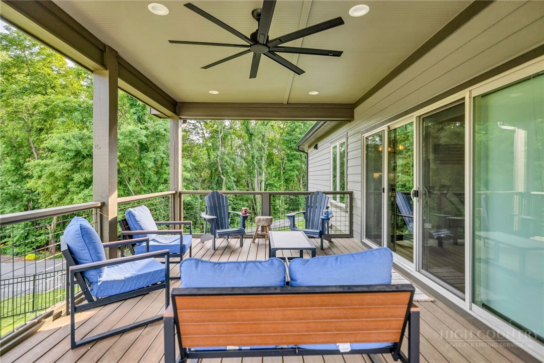 Image number 13 for the current listing