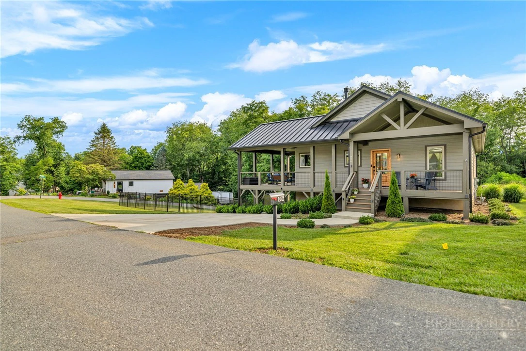 Image number 2 for the current listing