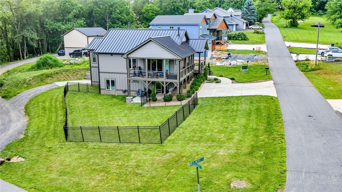 Image number 3 for the current listing