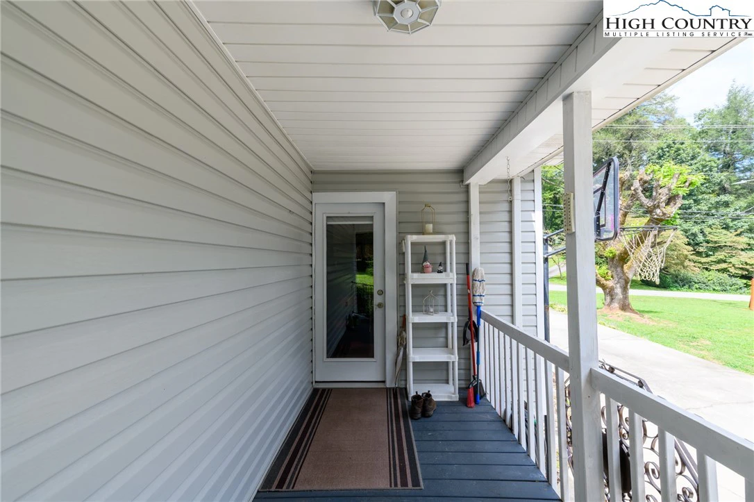 Image number 19 for the current listing