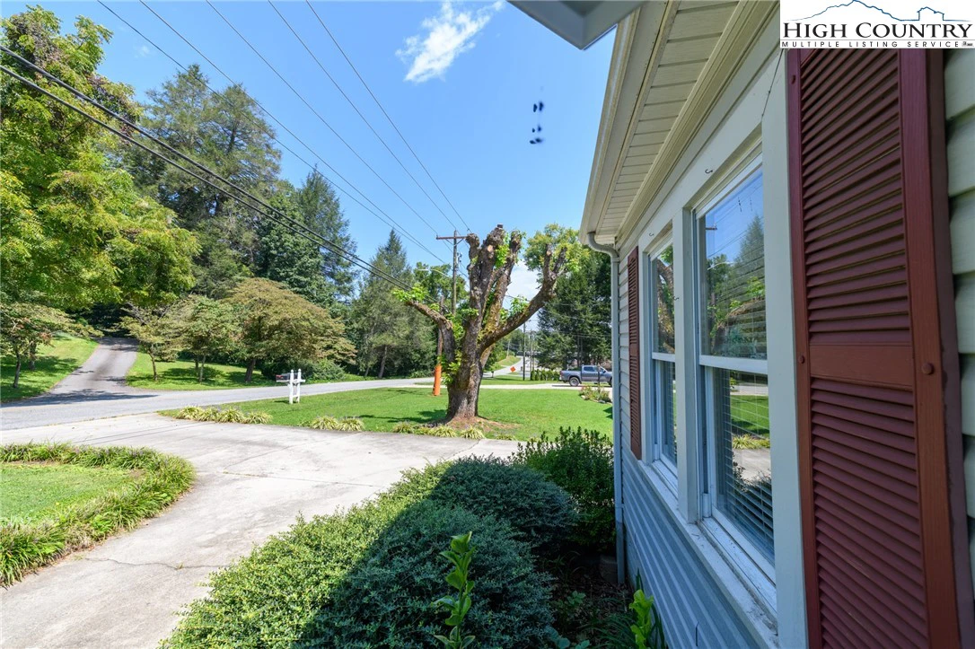 Image number 10 for the current listing