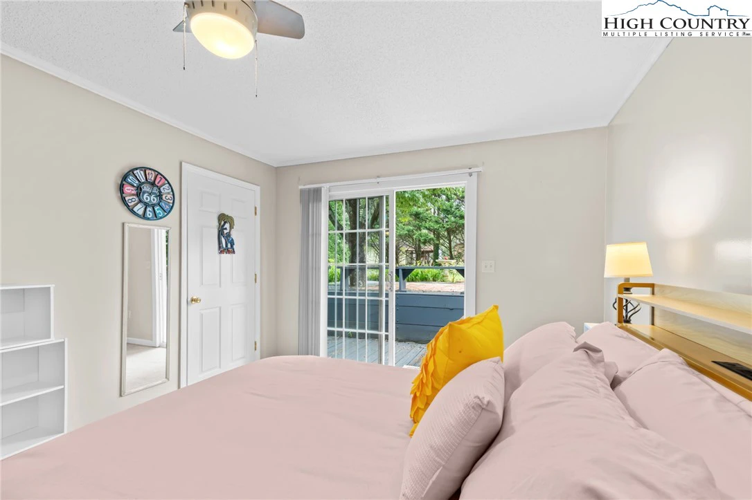 Image number 11 for the current listing
