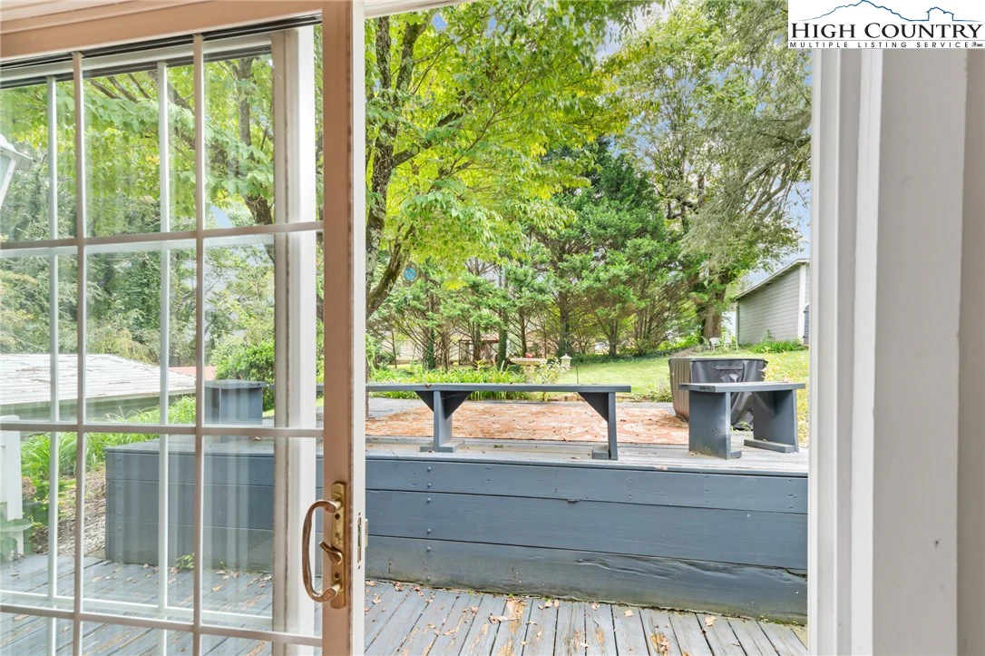 Image number 12 for the current listing
