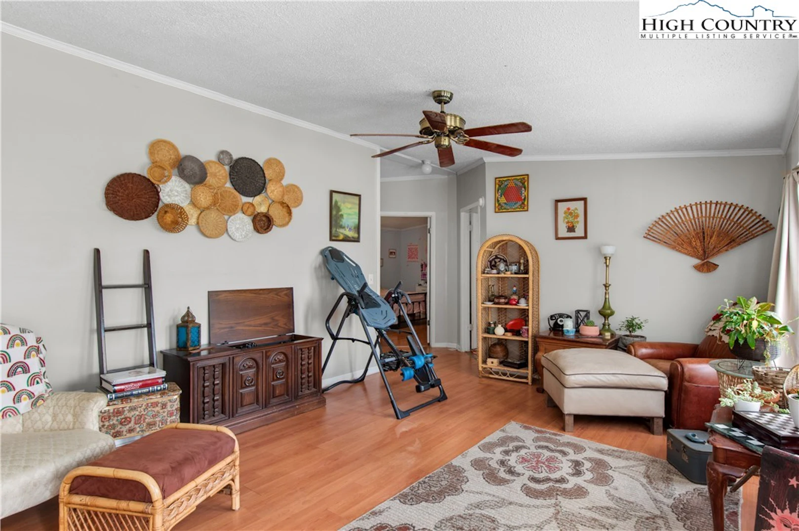 Image number 2 for the current listing