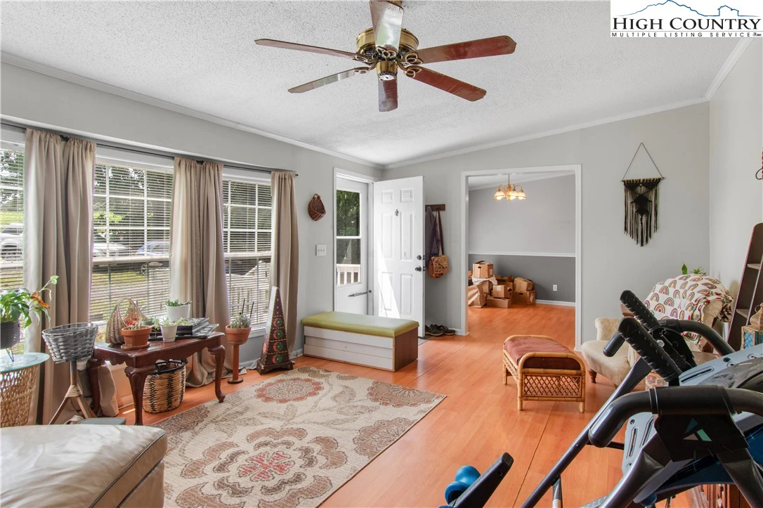 Image number 21 for the current listing
