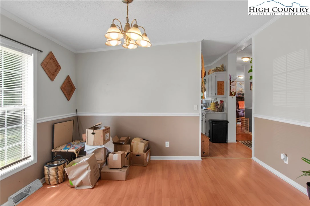 Image number 1 for the current listing