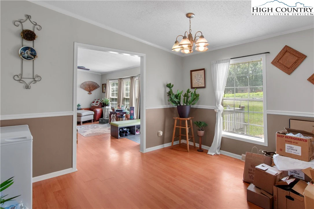 Image number 20 for the current listing