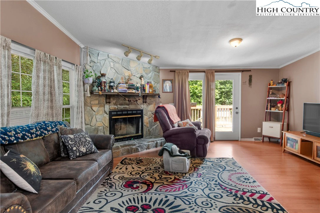 Image number 7 for the current listing