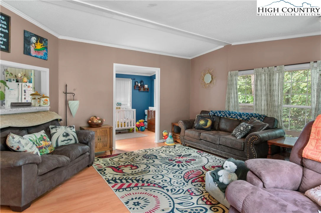 Image number 19 for the current listing
