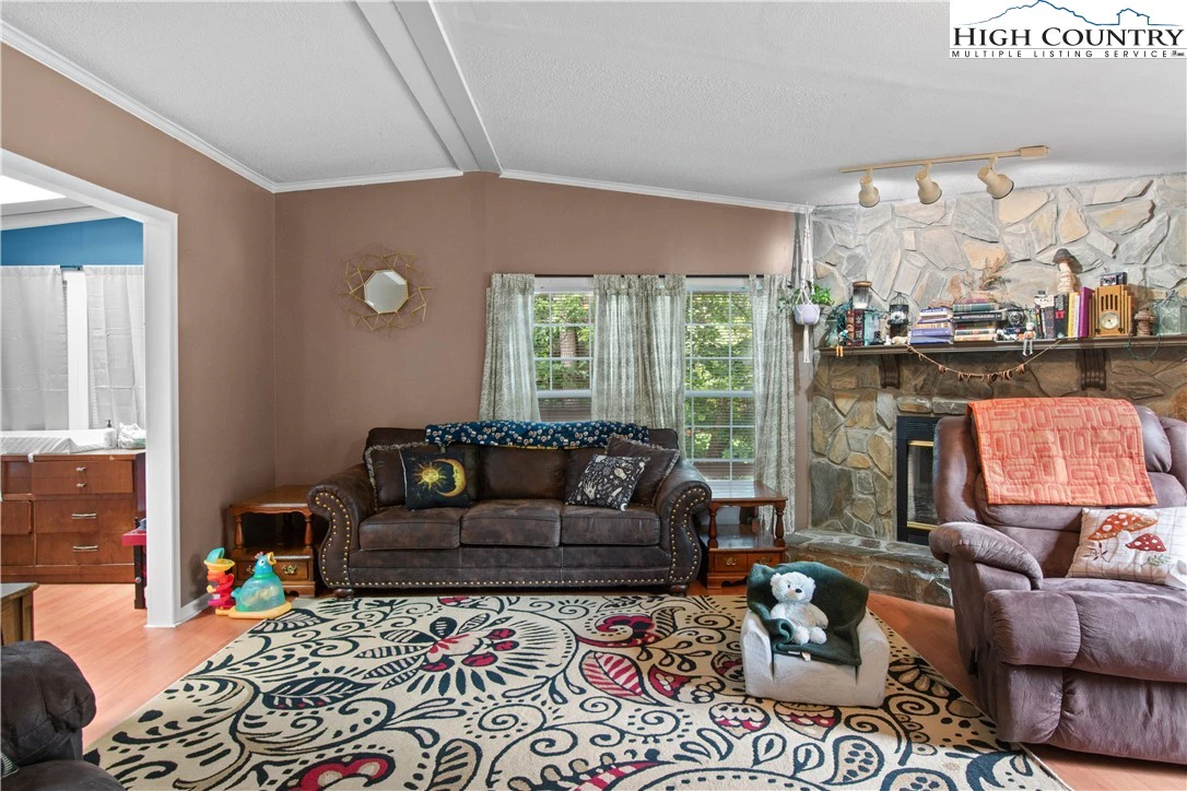 Image number 13 for the current listing