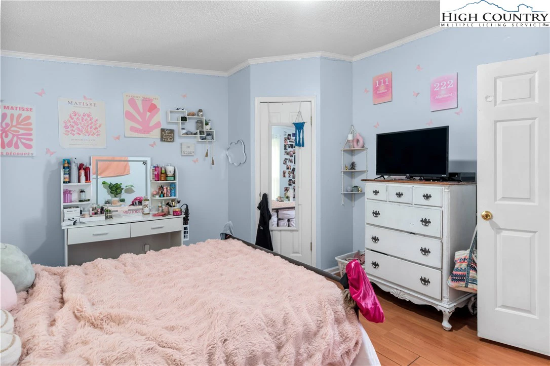 Image number 11 for the current listing