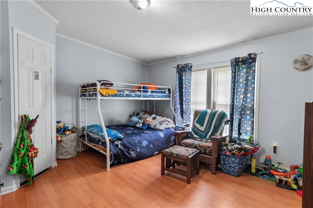Image number 18 for the current listing