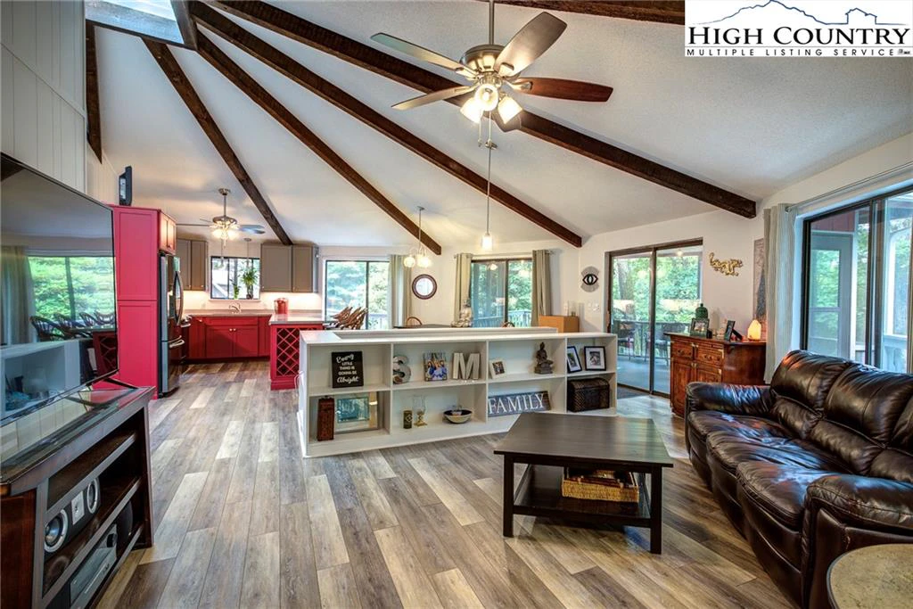 Image number 1 for the current listing