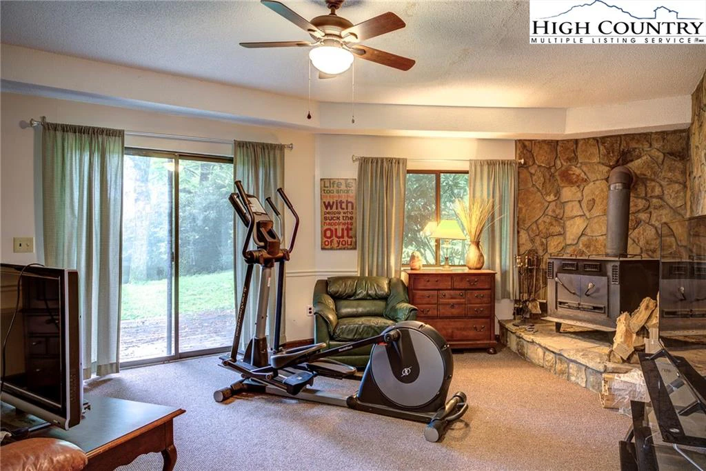 Image number 9 for the current listing