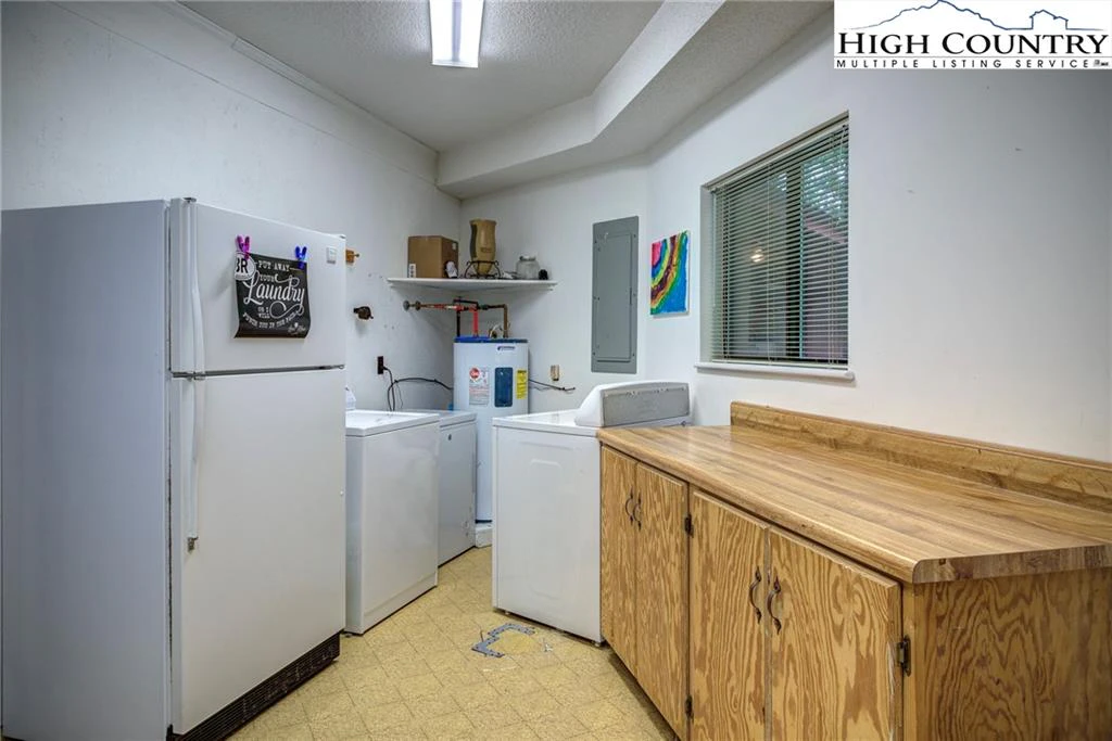 Image number 7 for the current listing