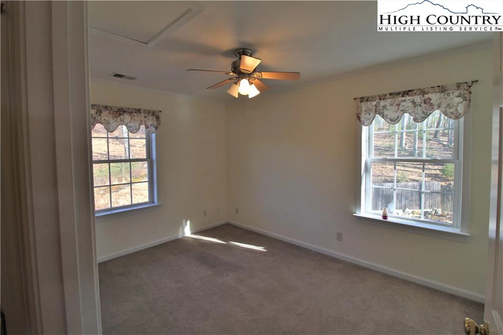 Image number 3 for the current listing