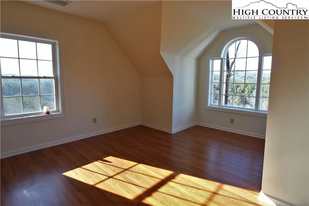 Image number 5 for the current listing