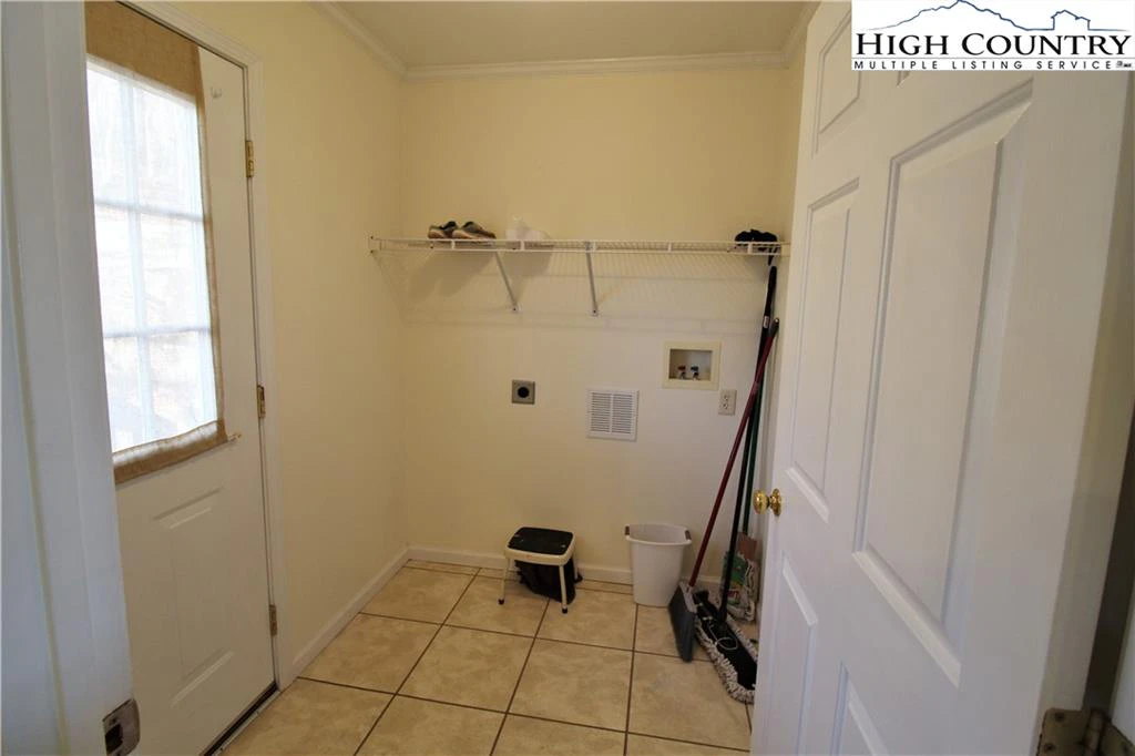 Image number 8 for the current listing