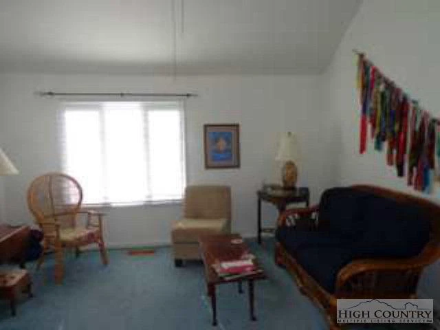 Image number 17 for the current listing