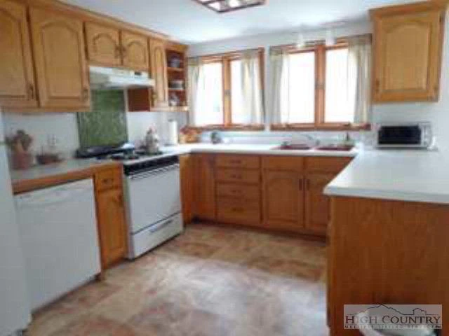 Image number 9 for the current listing