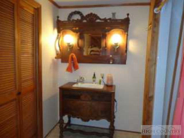 Image number 4 for the current listing