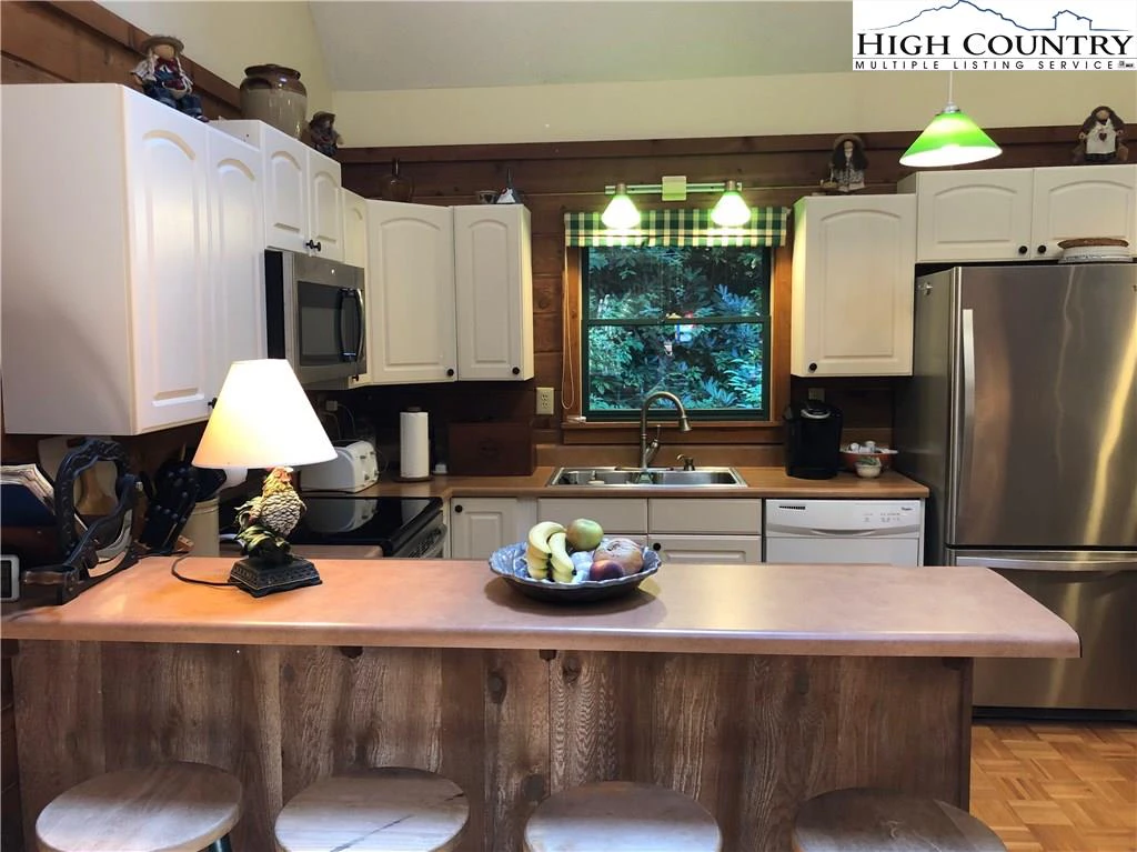 Image number 19 for the current listing