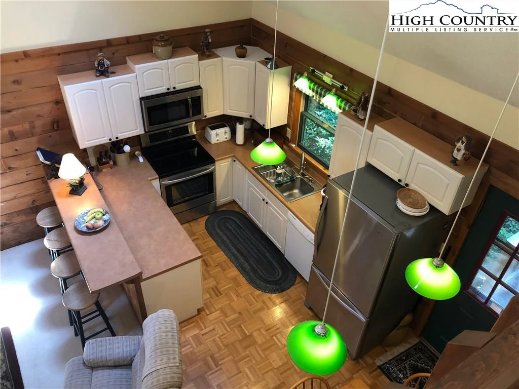 Image number 4 for the current listing