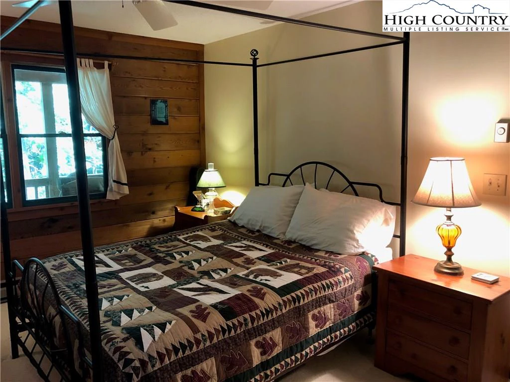 Image number 5 for the current listing