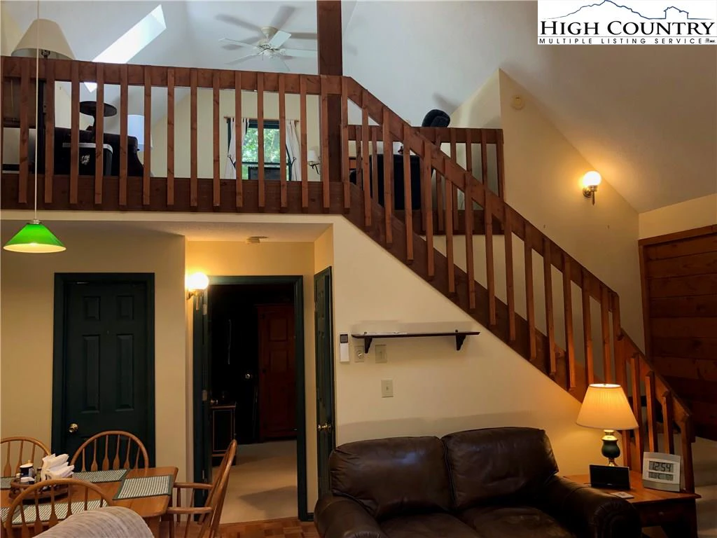 Image number 9 for the current listing