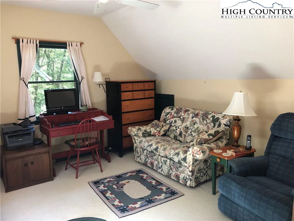 Image number 2 for the current listing