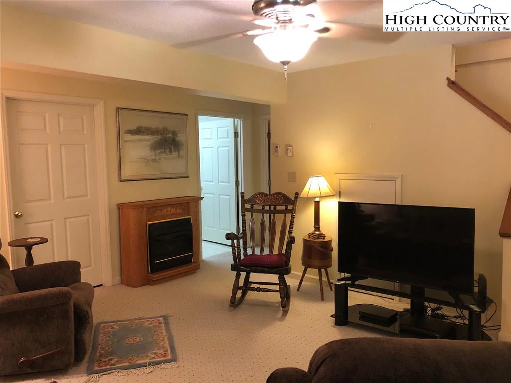 Image number 12 for the current listing