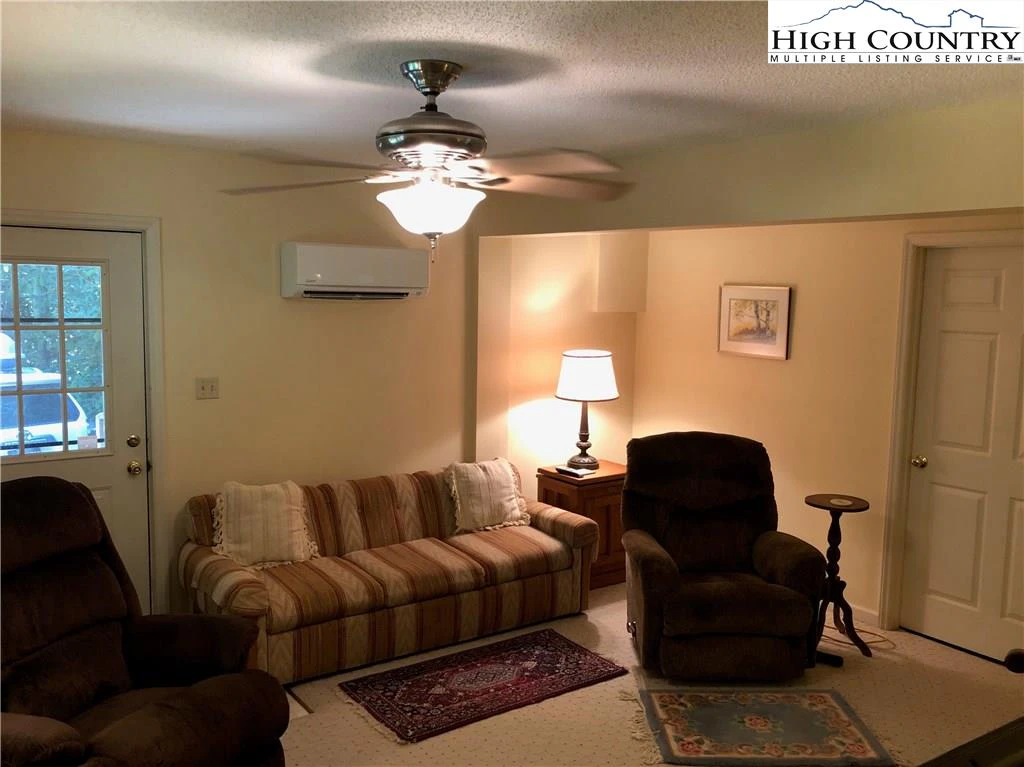 Image number 13 for the current listing