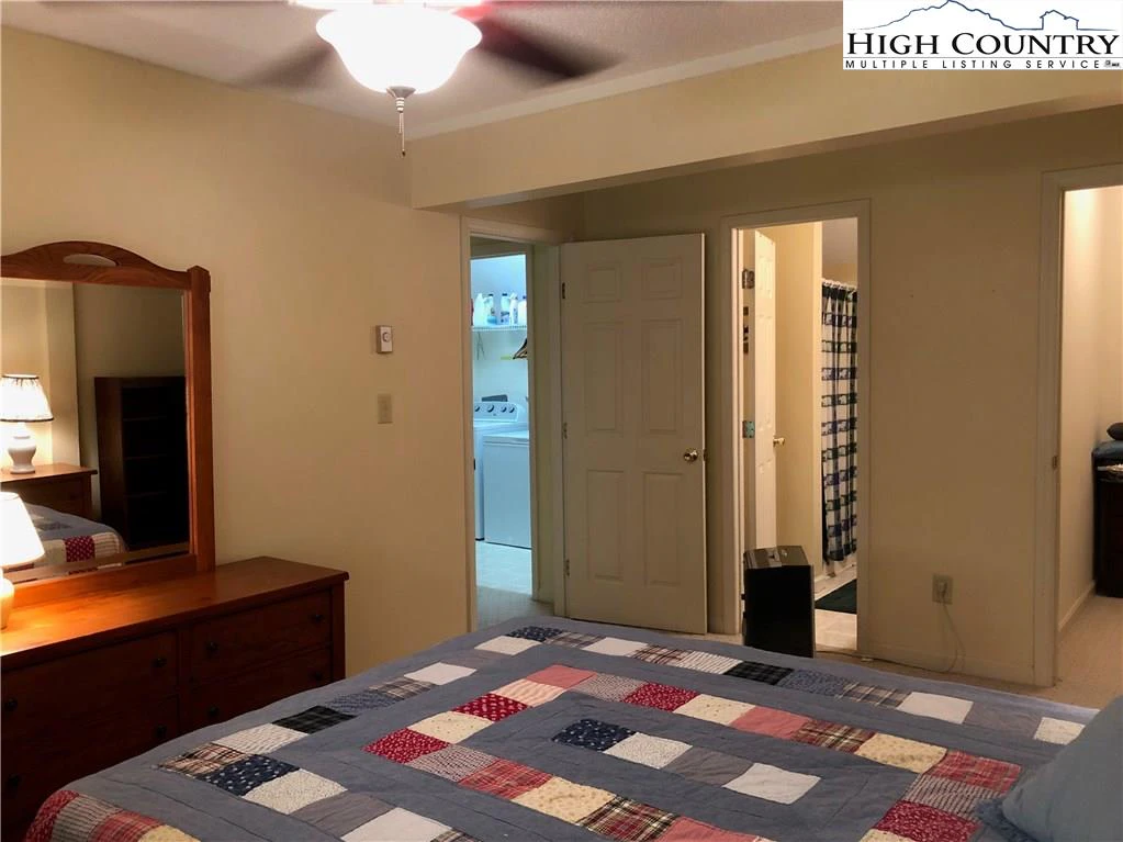 Image number 14 for the current listing