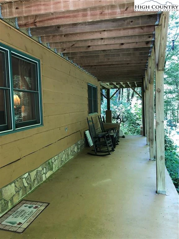 Image number 18 for the current listing