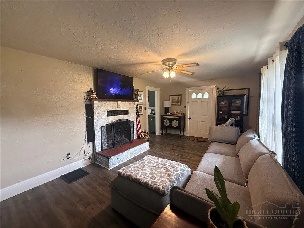Image number 3 for the current listing