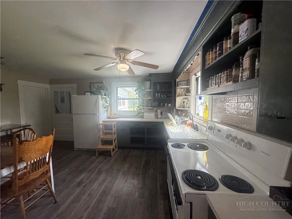Image number 4 for the current listing