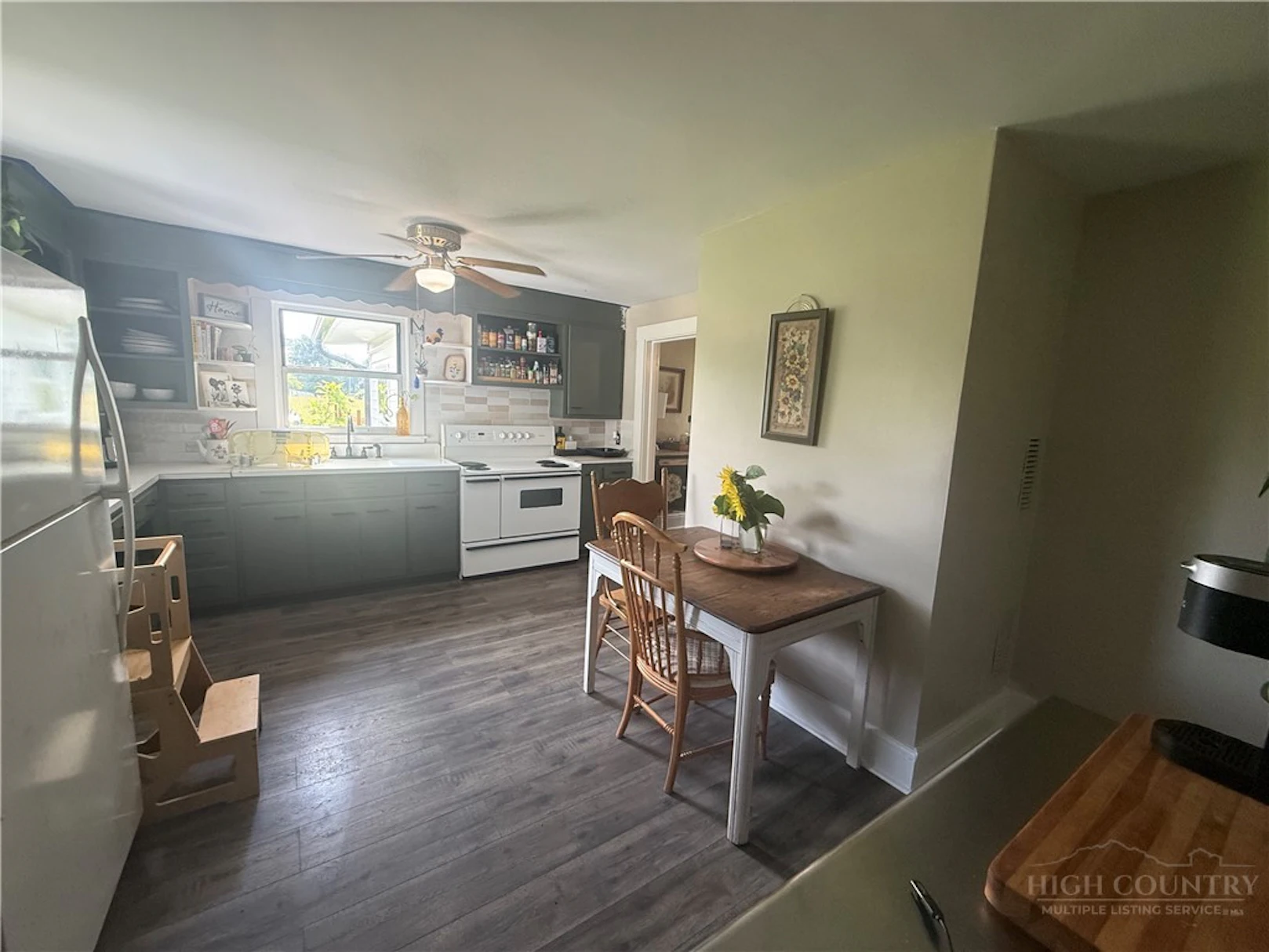 Image number 5 for the current listing