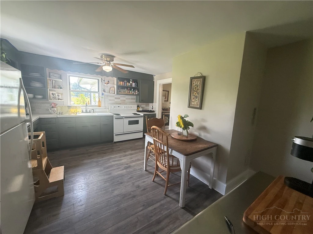 Image number 5 for the current listing