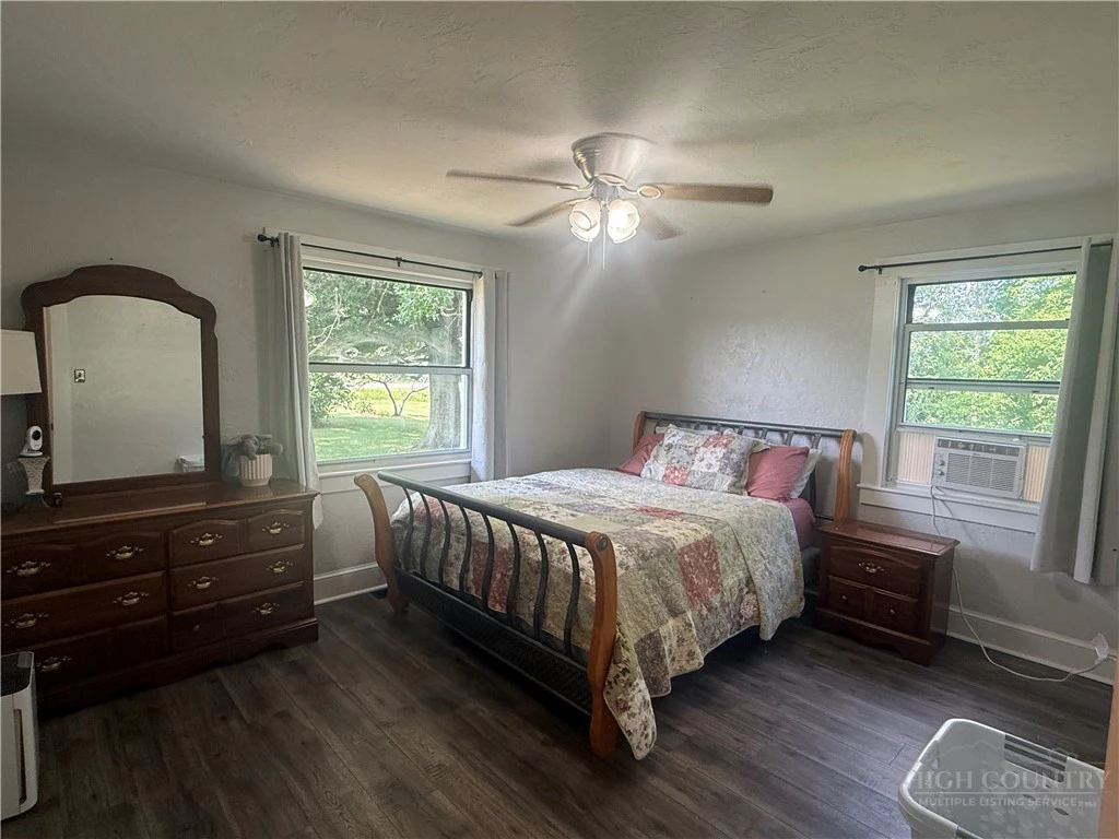 Image number 6 for the current listing