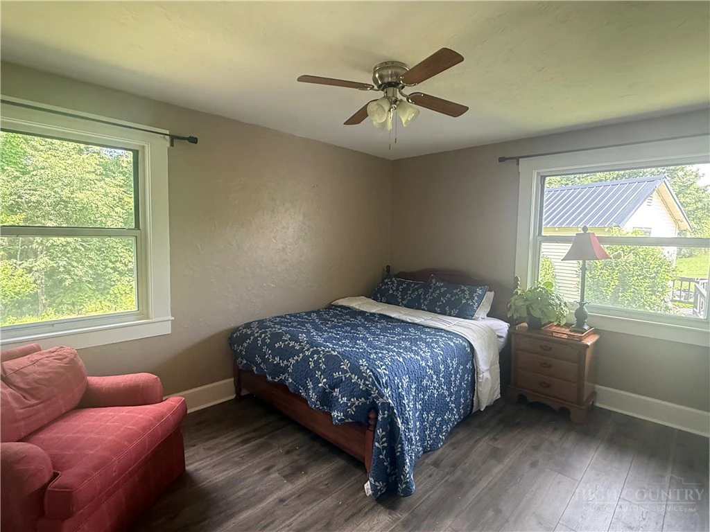 Image number 7 for the current listing