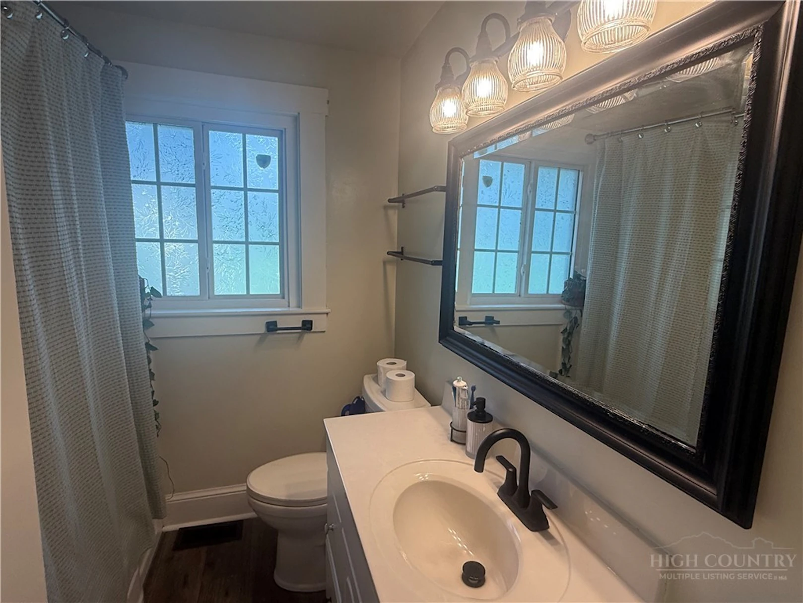 Image number 8 for the current listing