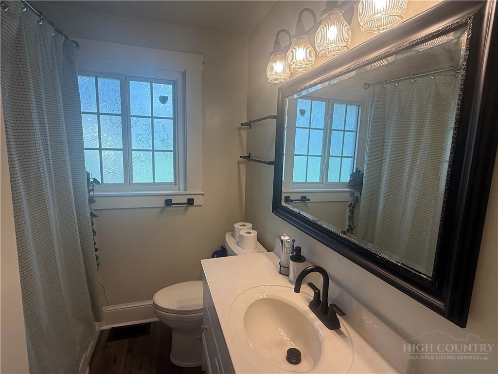 Image number 8 for the current listing