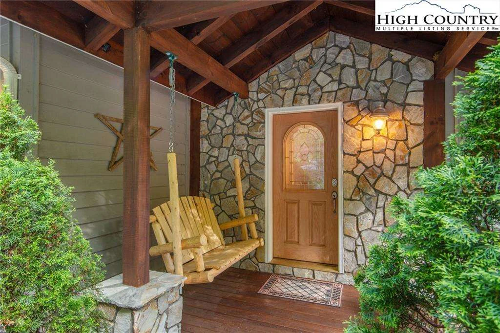 Image number 1 for the current listing