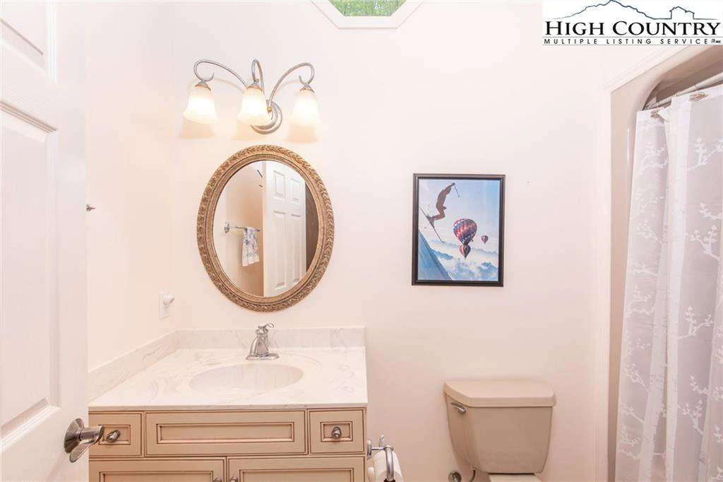 Image number 3 for the current listing