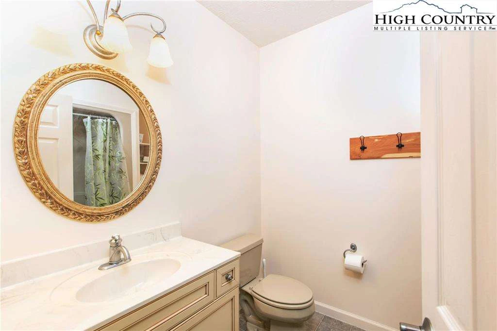 Image number 7 for the current listing