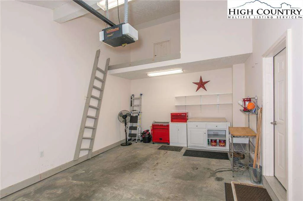 Image number 2 for the current listing