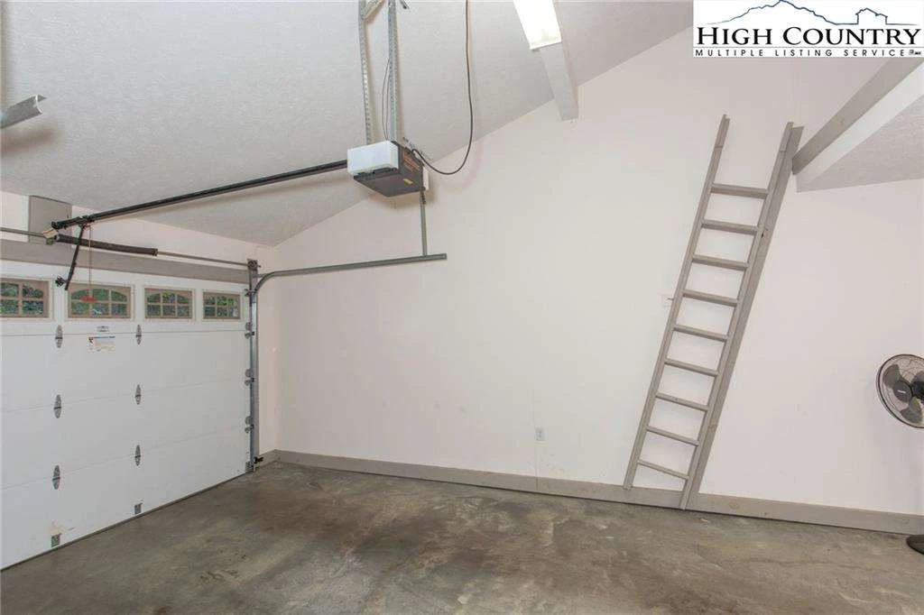 Image number 11 for the current listing