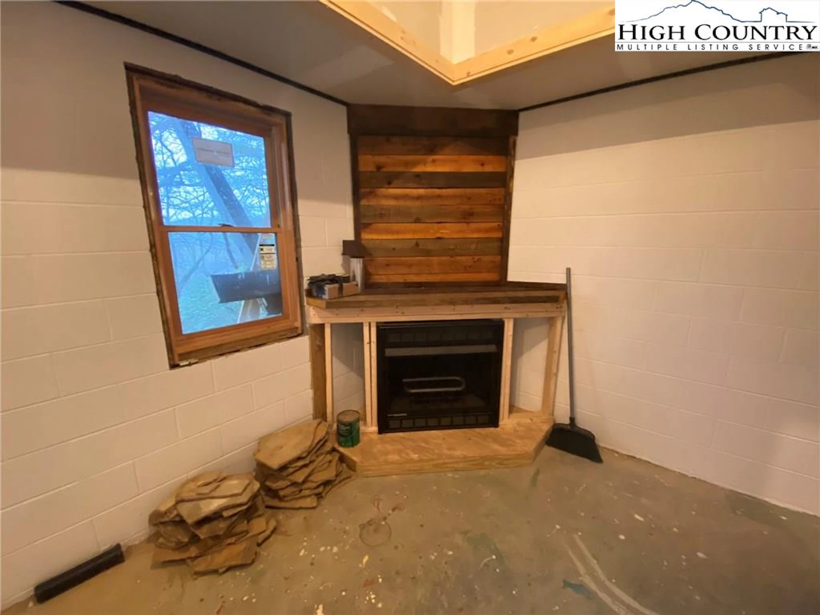 Image number 2 for the current listing